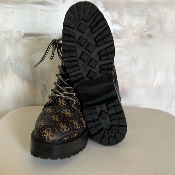 Guess Signiture Boot - Picture 8 of 8